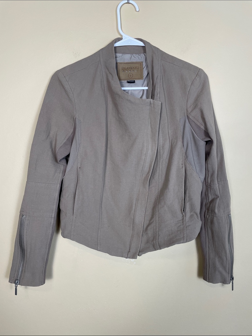 Blank NYC Women’s Knit Taupe Gray Mesh Panels Asymmetrical Zip Moto Jacket